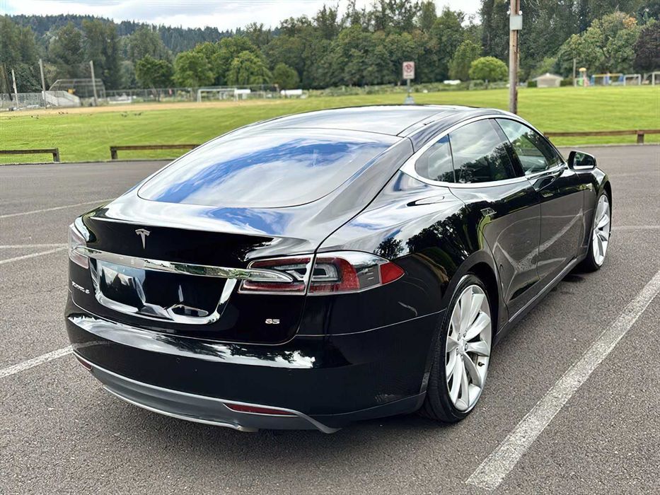 Tesla Model S      2015