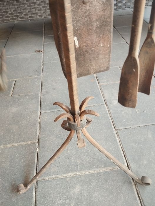 Stary vintage Stojak z  narzędziami do kominka/kuta stal