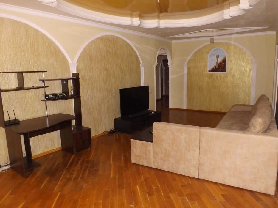 ЖК Чайки  улица Лобановского продам 3х кв. 120м2 метро Житомирская