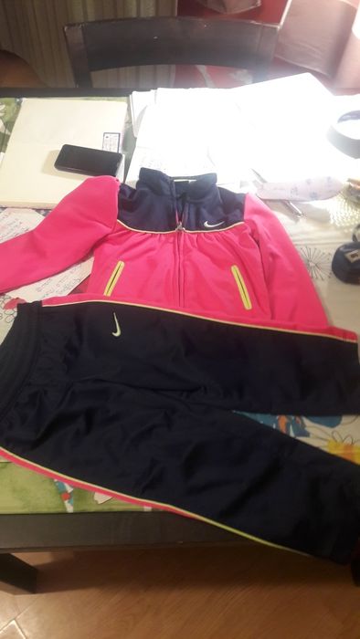 Dres Nike dziewczecy 3lata