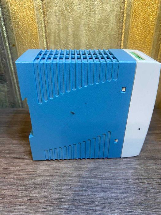 Блок живлення  UPS 60W 2.8A 13.8V DRC-60A