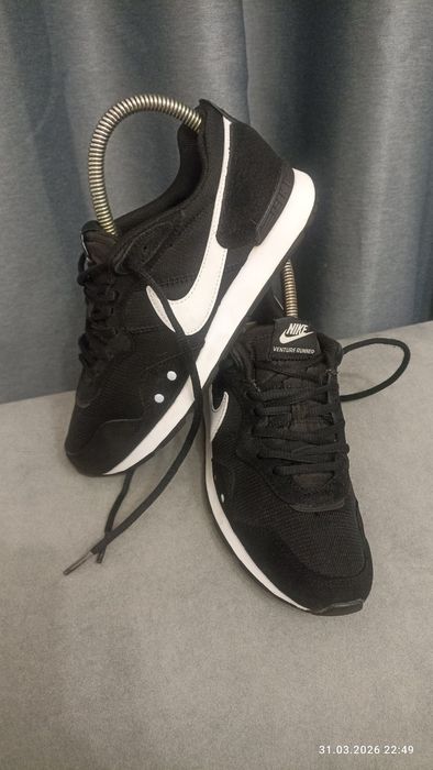 Кросівки Nike Venture Runner