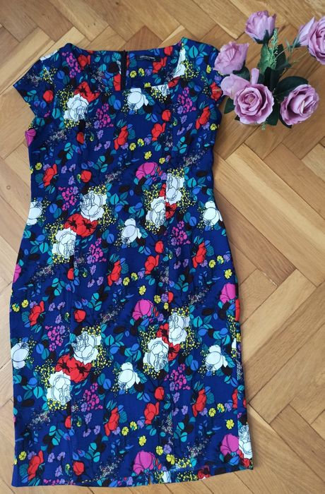 Granatowa sukienka w kwiatowy wzór r 40 L na lato