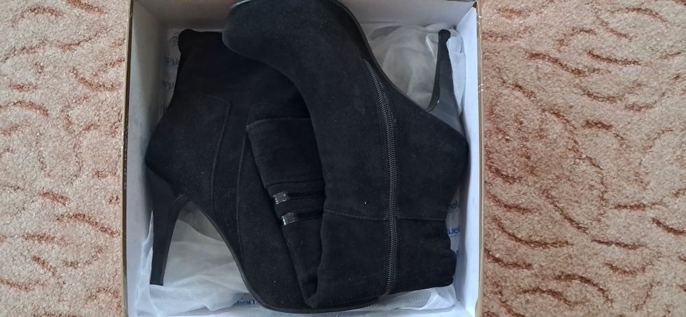 Сапоги (чоботи) нові  38р