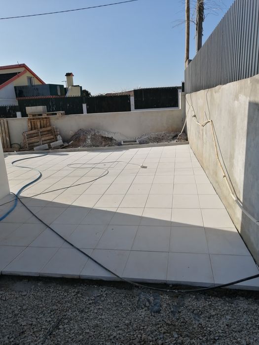 Vendo  bom preço lajetas de betão 60x40 brancass