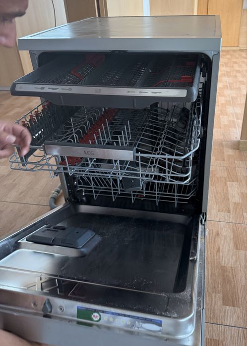 Maquina de lavar a loiça AEG como nova