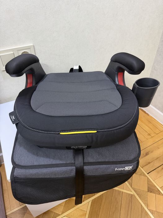Автокрісло бустер Peg Perego Viaggio Shuttle Licorice чорне