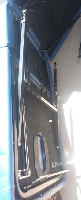 Mesa de fisioterapia/esteticista em couro e aluminio,desdobrável,