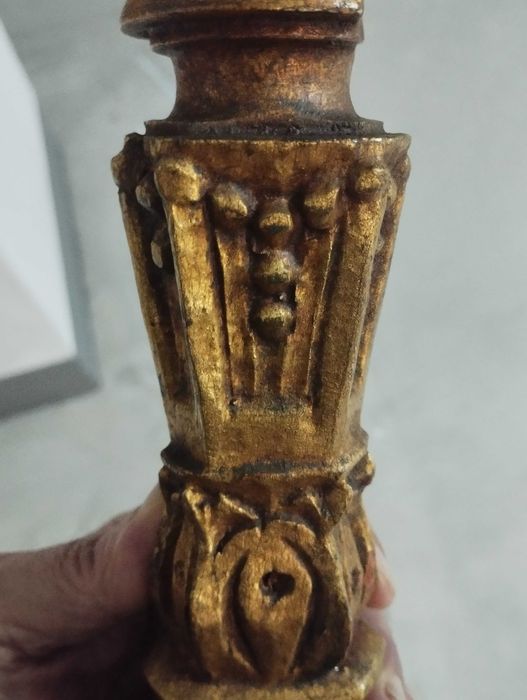 Candeeiro em Madeira Trabalhada banhado a ouro