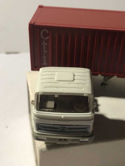 Camião miniatura mercedes da wiking