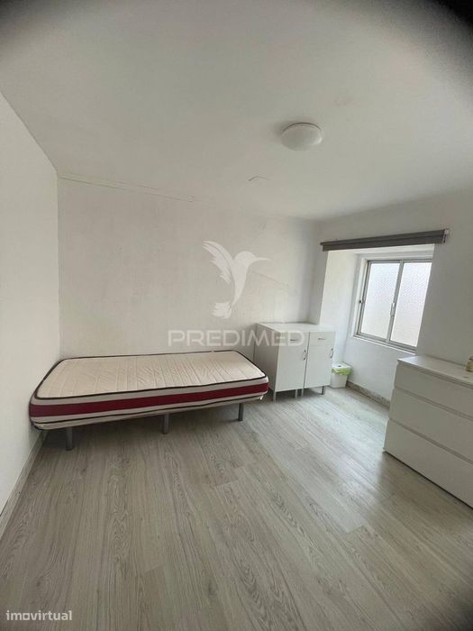 OPORTUNIDADE DE INVESTIMENTO | SETÚBAL  Prédio com 4 apartamentos r...