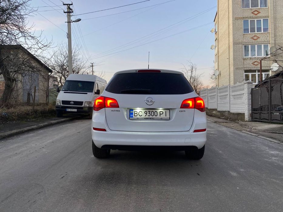 Продам Opel astra j sports tourer 1.7 дизель 2011 рік