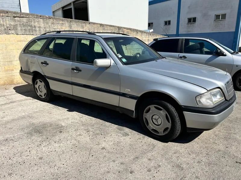 Merdeces (W202) C220 CDI Station de 2006 para peças