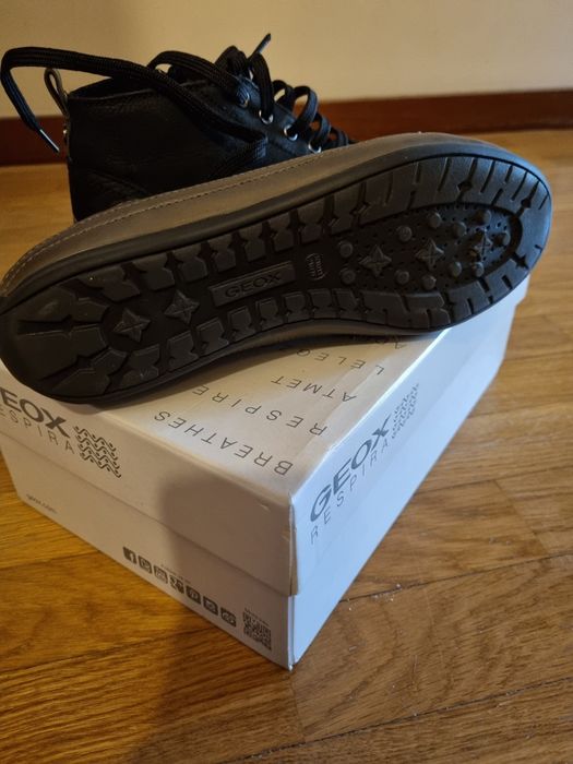 Sapatilhas Geox em Pele - NOVAS