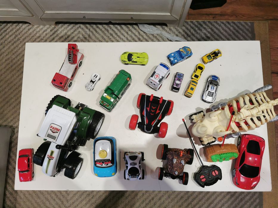 Duży zestaw zabawek autek Szczawno-Zdrój • OLX.pl