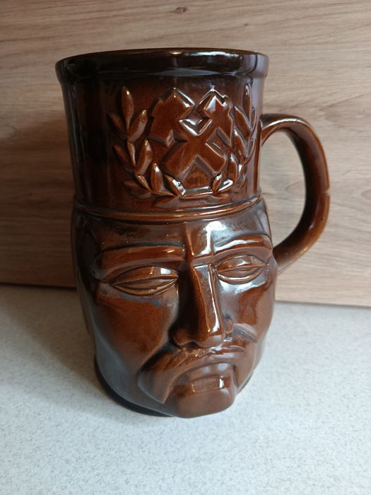 Zestaw kufli i dzbanków PRL