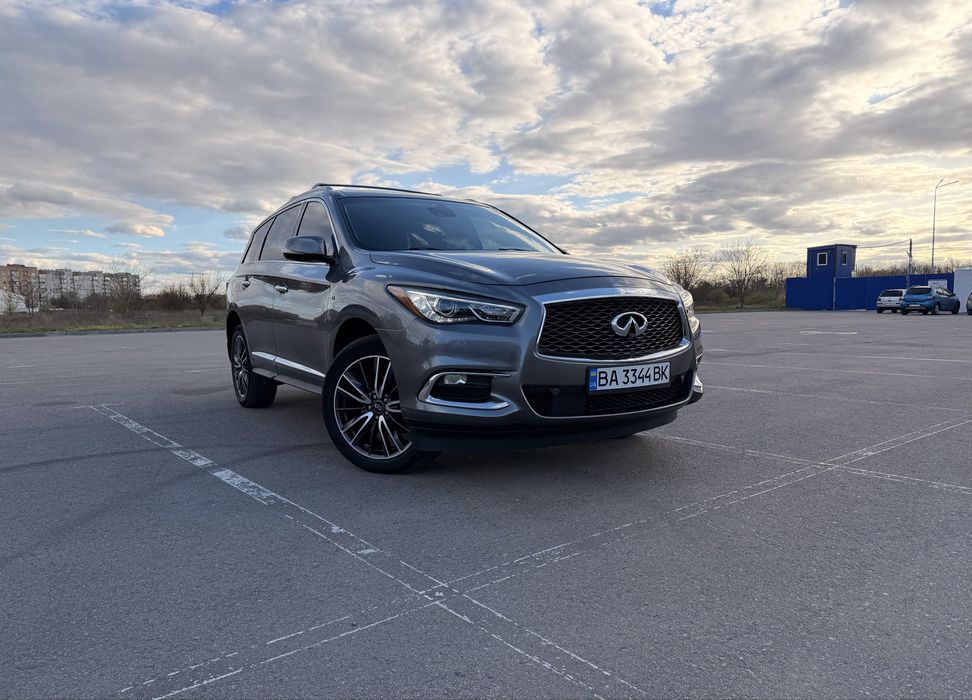 Продам сімейний автомобіль Infiniti QX60 AWD