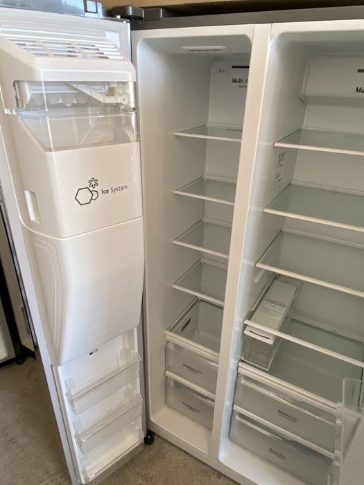 Холодильник LG GS-M32HSBEH сріблястий