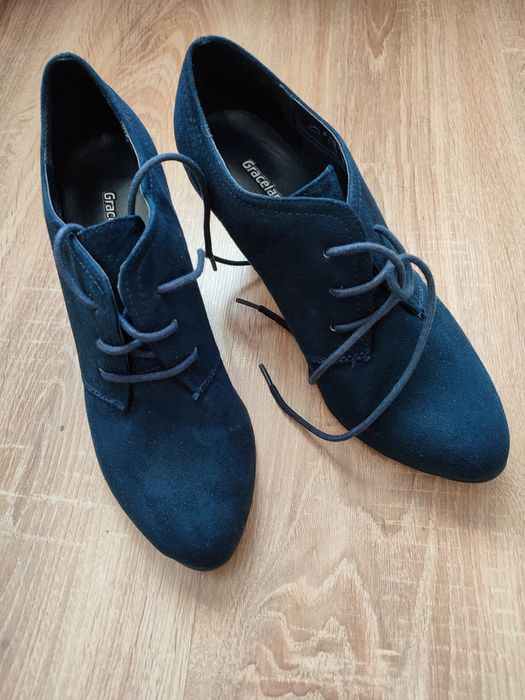 Półbuty granatowe sznurowane