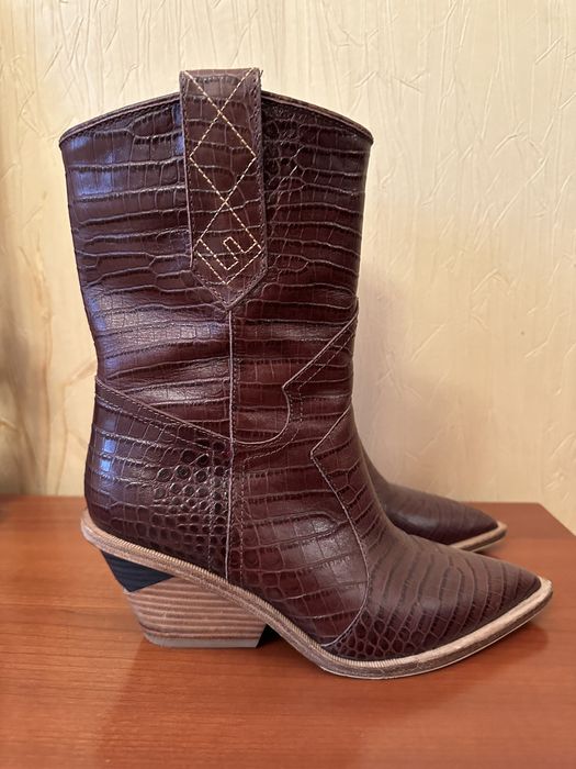 Козаки черевики Fendi оригінал