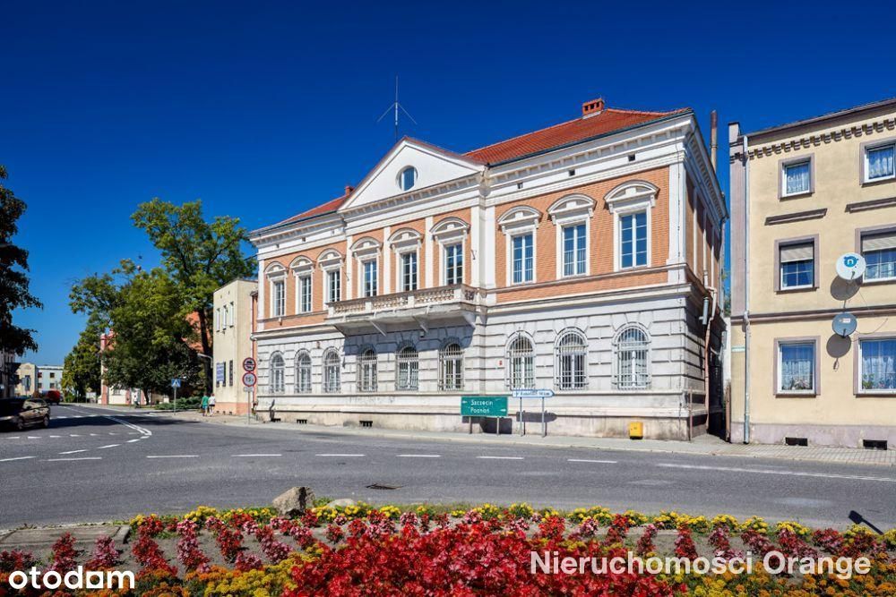 Zabytkowy budynek oraz obiekty pod biura i usługi