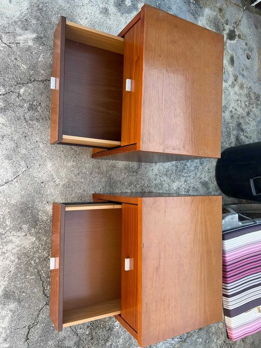 Conjunto Cama de Casal Castanha c/ 2 Mesinhas de Cabeceira