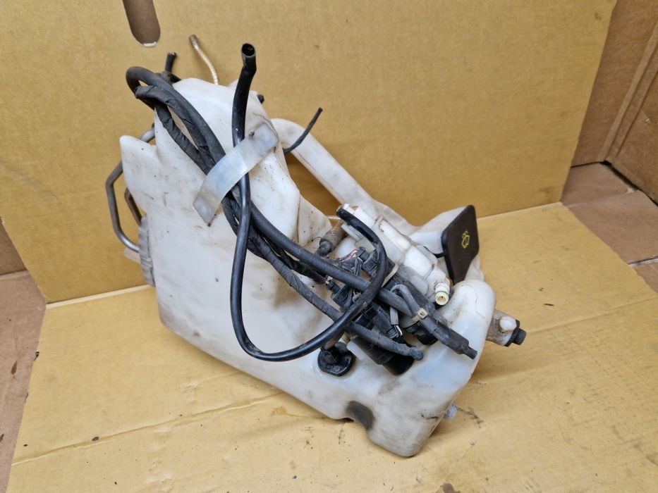 Zbiorniczek pompka spryskiwaczy Xenon Mercedes E-klasa W211