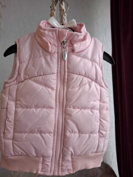 Безрукавка фірми Monna Rosa (Італія). Розмір на 9-12 місяців.