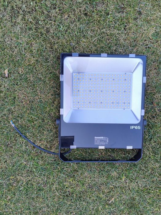 Naświetlacz halogen CommLED 200W 29000lm 4000K IP65 mocny hala boisko