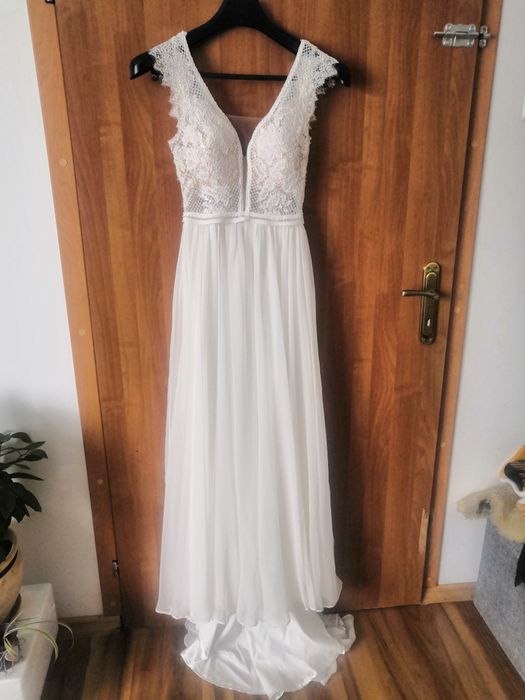 Suknia ślubna z trenem s Maggio Ramatti