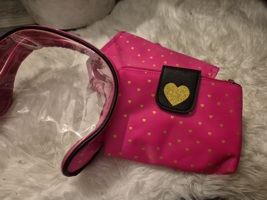 Zestaw kosmetyczek różowych