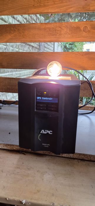 Zasilacz awaryjny APC Smart-UPS C 1500 sinus