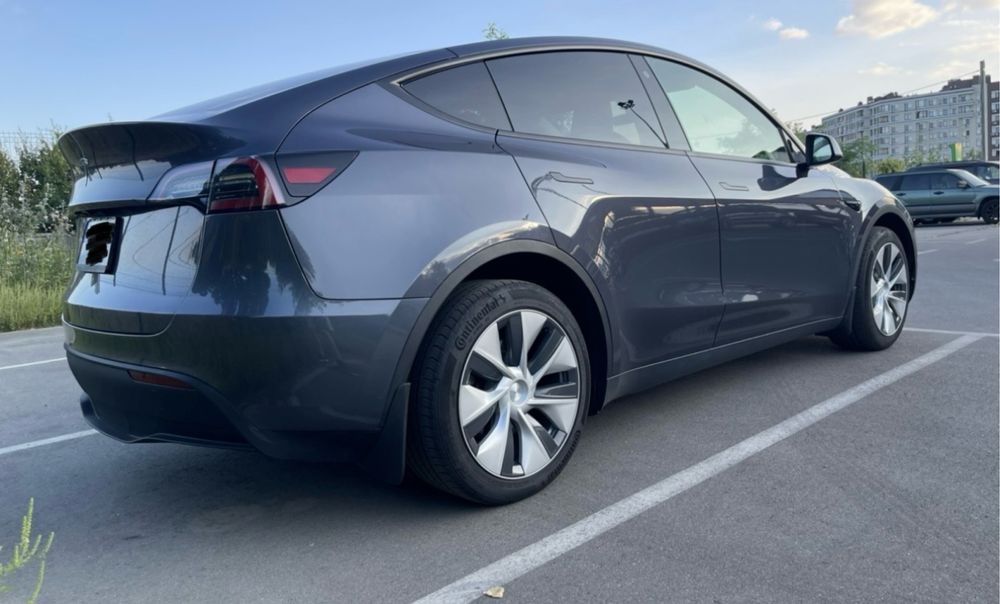 Tesla Y 7 місць  опюренда  для таксі 480 км