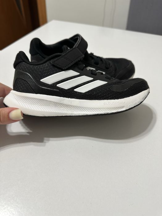 Кросівки adidas 30