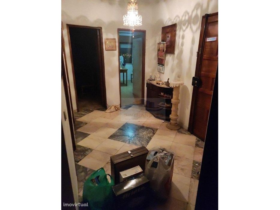 T3 espaçoso na Brandoa Com 95m2 de Área Arrecadação Cozinha Indepen... — Águas Livres, Lisboa