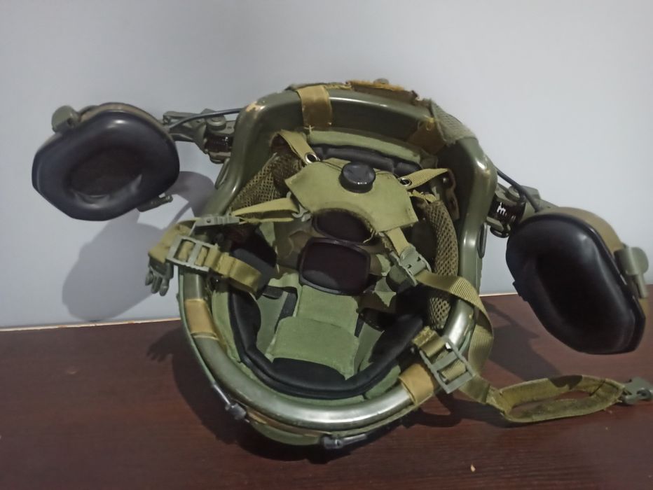 Комплект шолом, навушники та кавер