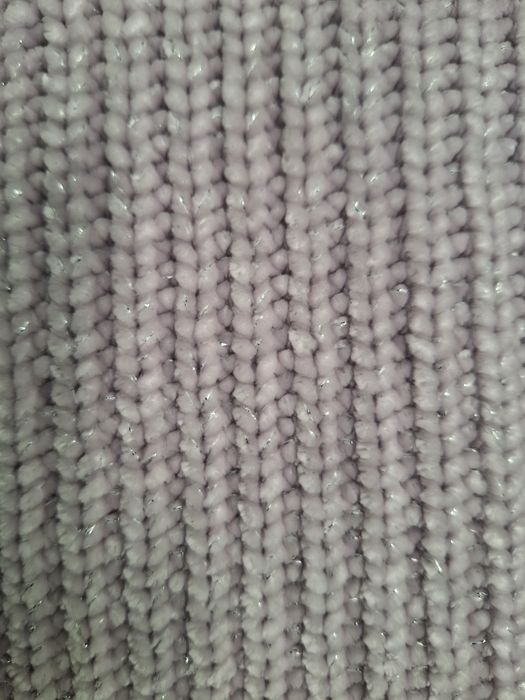 Sweter szary w rozmiarze 158 cm.