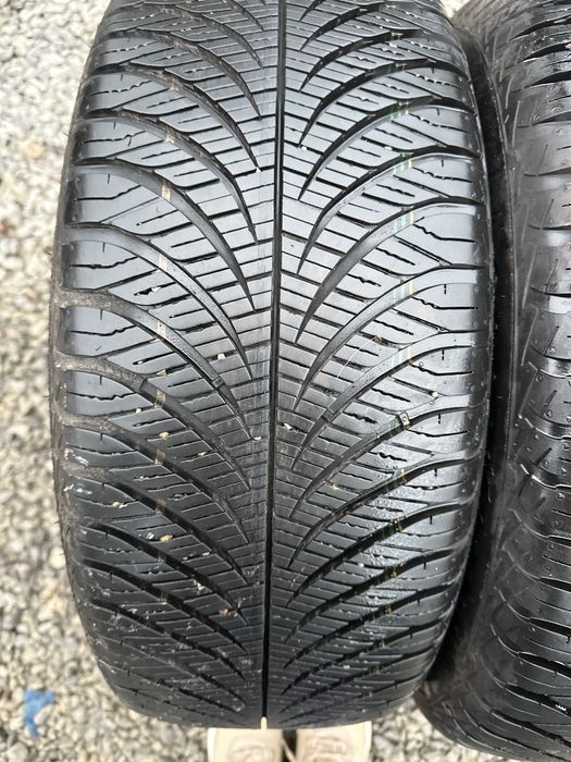 Opony  215/55/17 94 v Goodyear vector 4 seasons