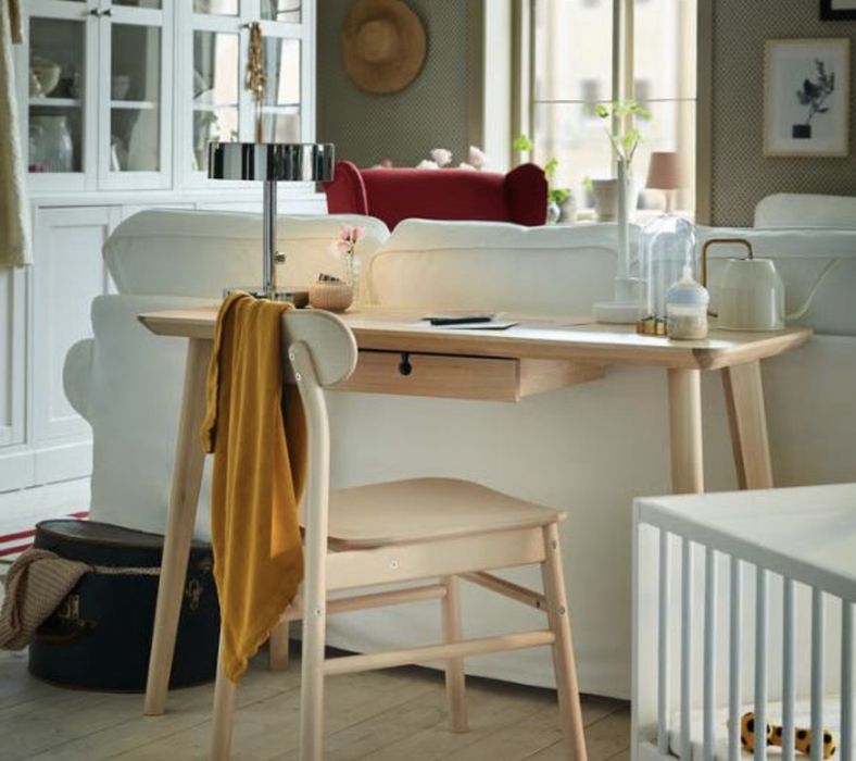 Secretária/Mesa/aparador LISABO, IKEA em bom estado
