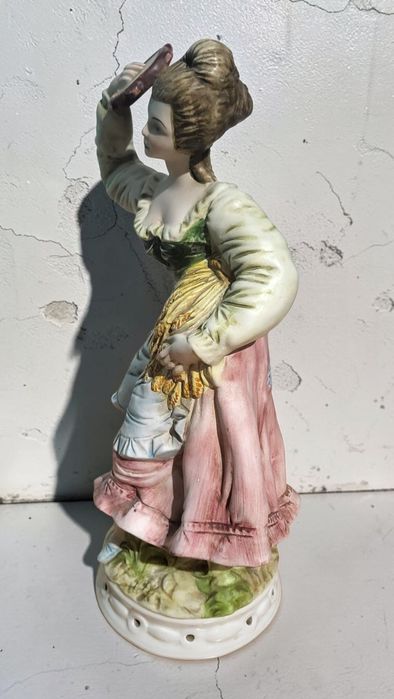 Włoska duża figura dama z tamburynem