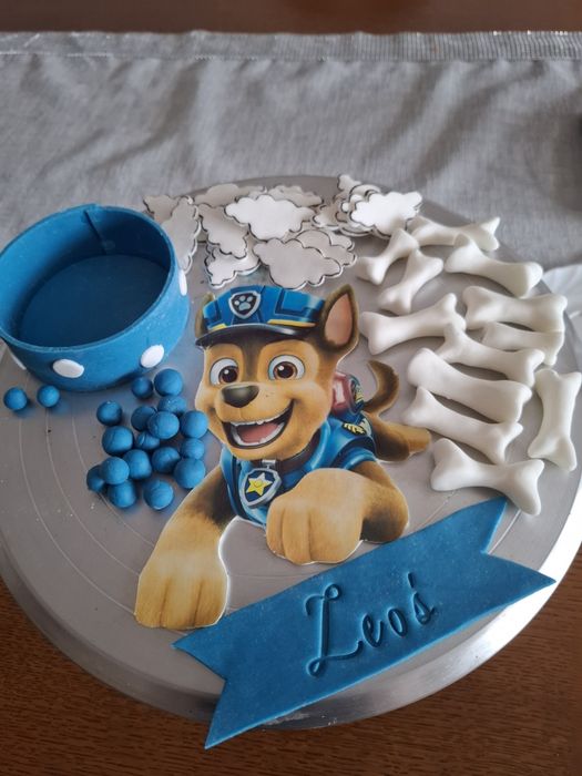 Ozdoby na tort z masy cukrowej