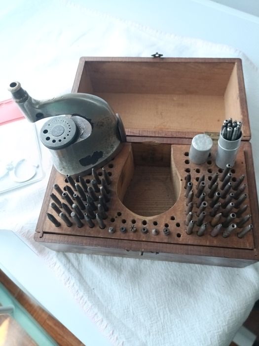 Vendo Cravadeira de Relojoeiro .