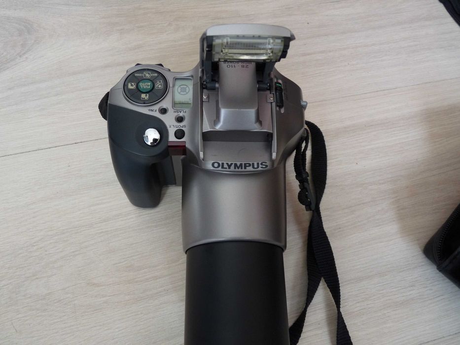 Aparat  OLYMPUS  IS-200  z futerałem