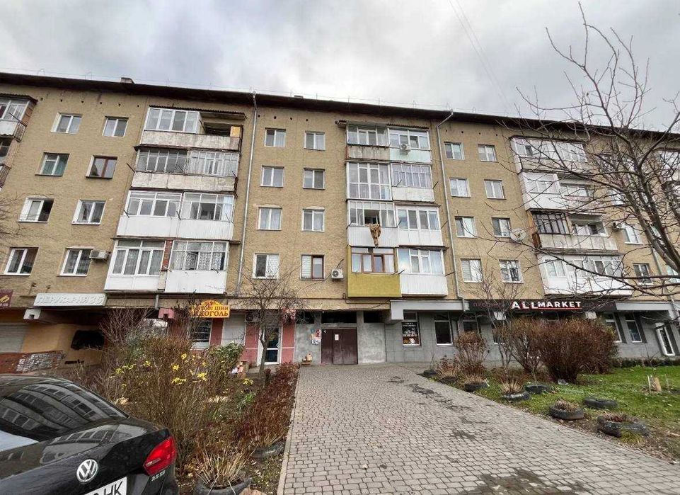 Продається бюджетна квартира в гарному районі біля парку та озера!!!