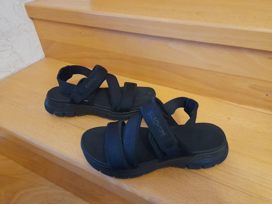 Сандалі Skechers