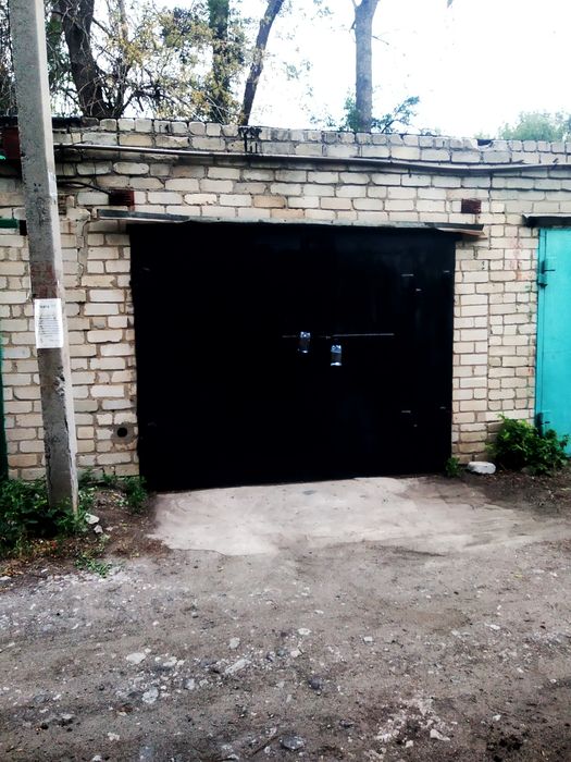 Продам гараж ГСК-13 с погребом в г. Лозовая. Харьковской области.