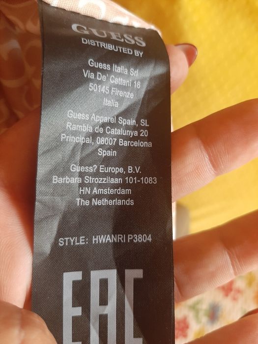 Mala de senhora em cinzento. Guess