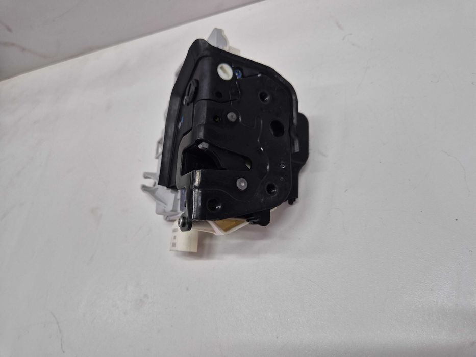 audi a6 c6 a3 sportback 8P a4 b7 zamek prawy tył tylny 7 pin