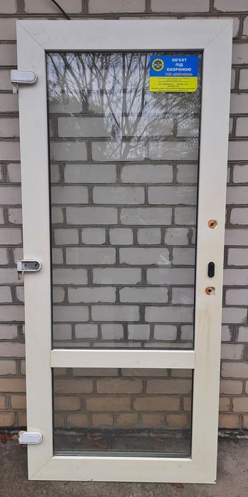 Дверь пластиковая (без коробки)