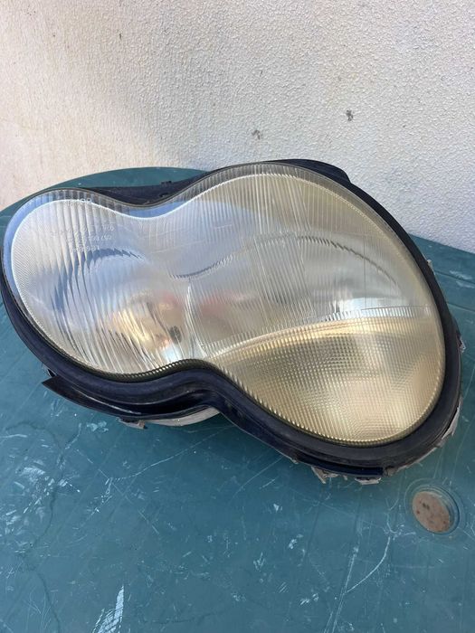 Faróis Mercedes Classe C (W 203)